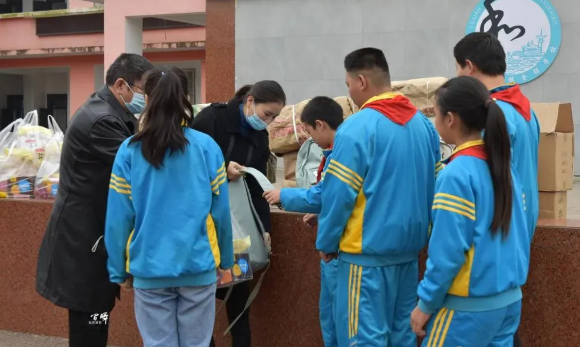 瀘州祥云平臺愛心捐贈 瀘州祥云平臺愛心捐贈